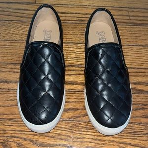 🧡 3/$25 Black Quilted Slip-On Shoes